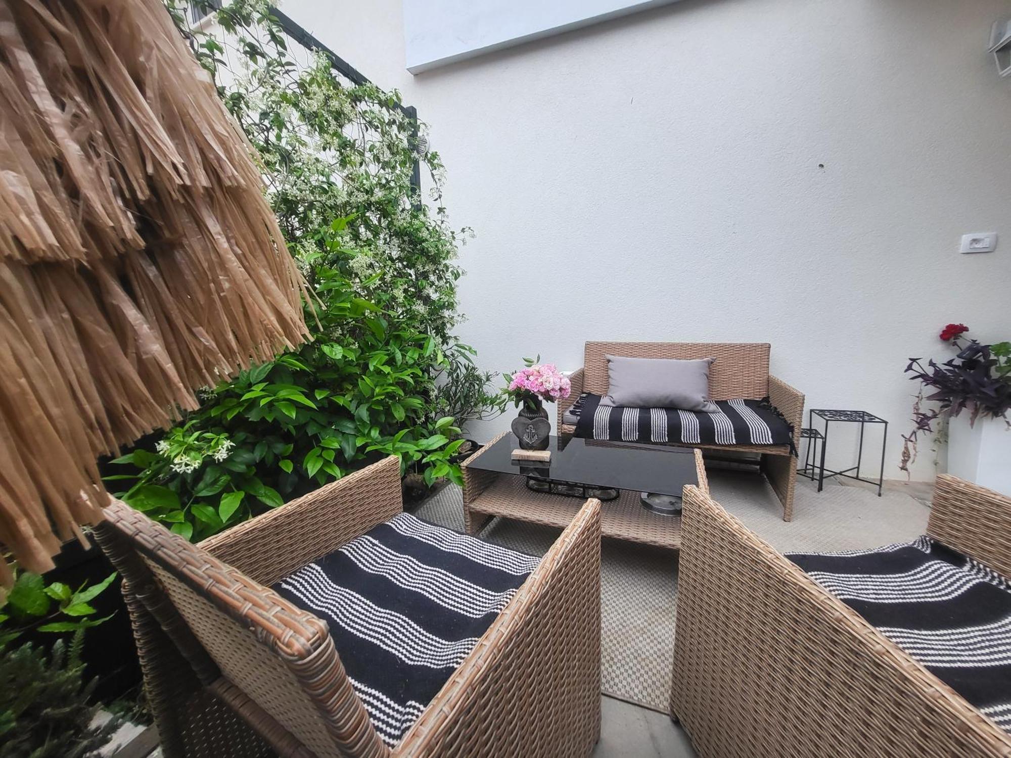 Villa Amore Radini Istrian Romantic Studio With Private Parking And Terrace Brtonigla Esterno foto