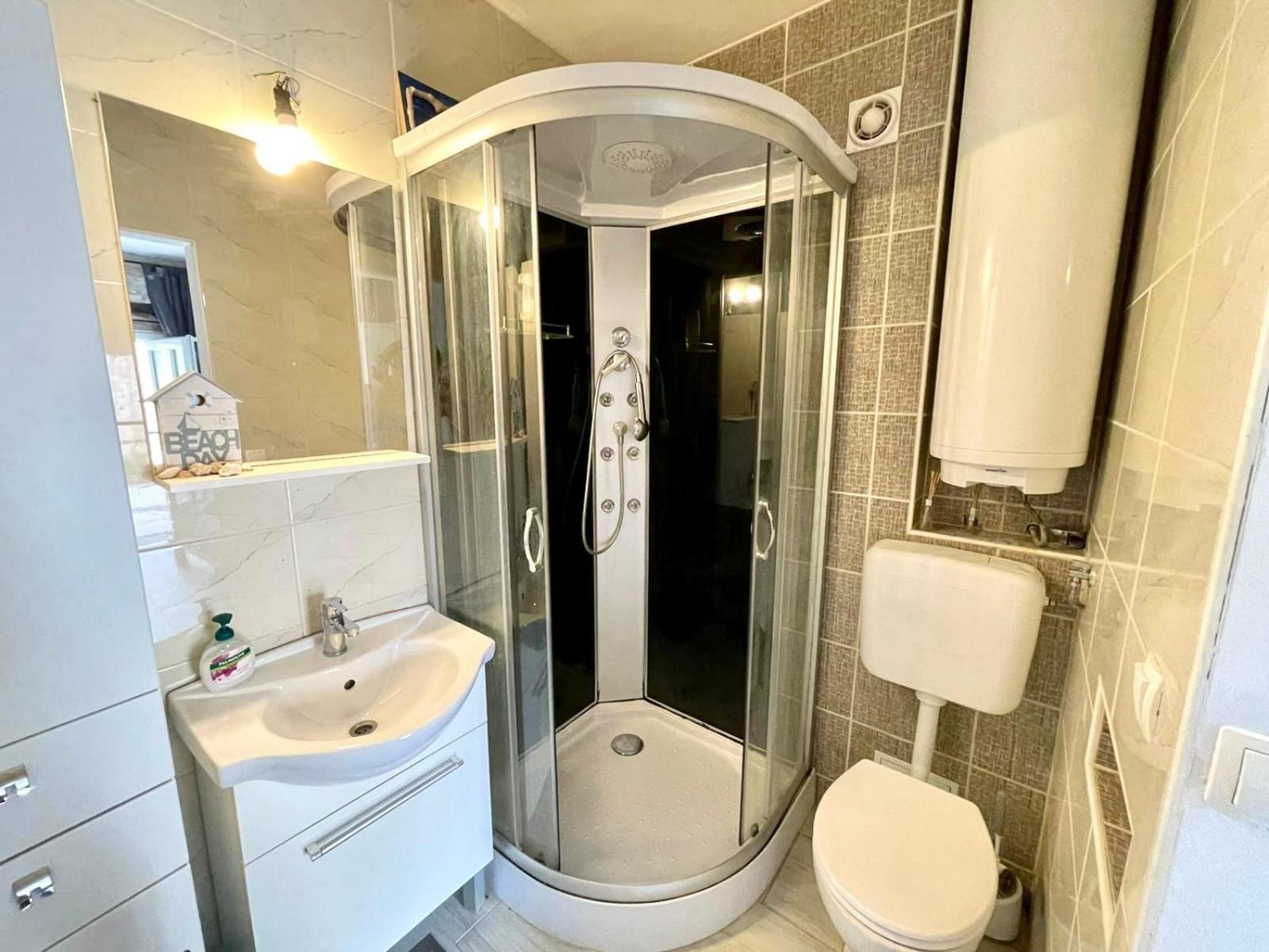 Villa Amore Radini Istrian Romantic Studio With Private Parking And Terrace Brtonigla Esterno foto
